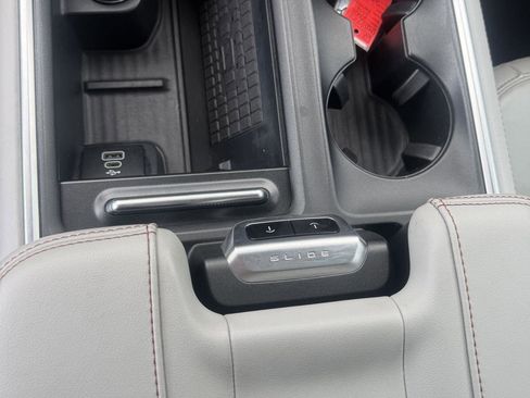 Used 2025 Ford Expedition Active AWD/4WD image 16