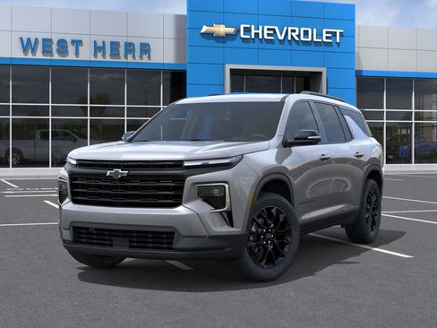 Used 2026 Chevrolet Traverse LT w/ Midnight/Sport Edition AWD/4WD image 7