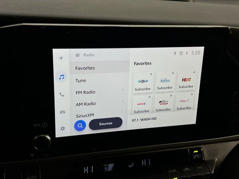 Used 2025 Toyota Camry SE image 22