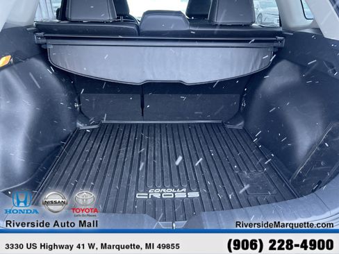 Used 2022 Toyota Corolla Cross XLE image 8