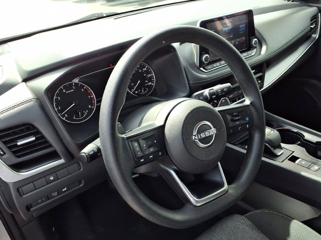Used 2024 Nissan Rogue SV AWD/4WD image 17