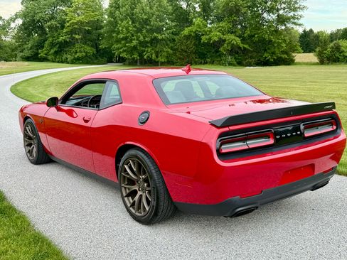 Used 2016 Dodge Challenger SRT Hellcat image 4