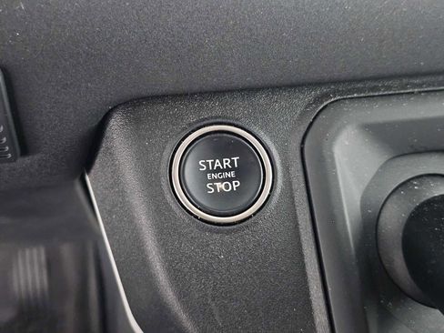 Used 2023 Land Rover Defender 130 SE image 30