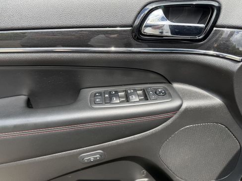 Used 2019 Jeep Grand Cherokee Trailhawk AWD/4WD image 10