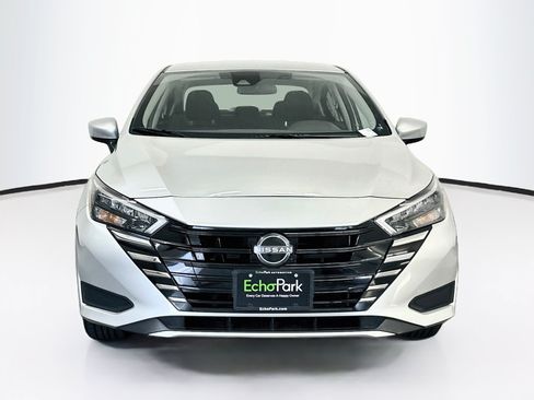 Used 2025 Nissan Versa SV FWD image 2