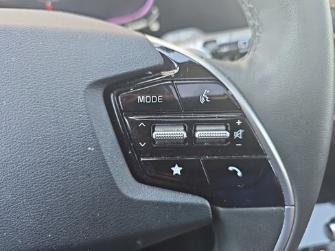 Used 2023 Kia Niro EX Touring image 19