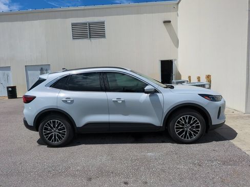 Used 2026 Ford Escape SE w/ PHEV Premium Package FWD image 9
