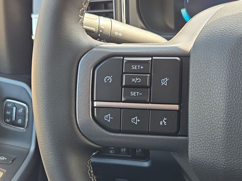 Used 2025 Ford F250 Lariat AWD/4WD image 18
