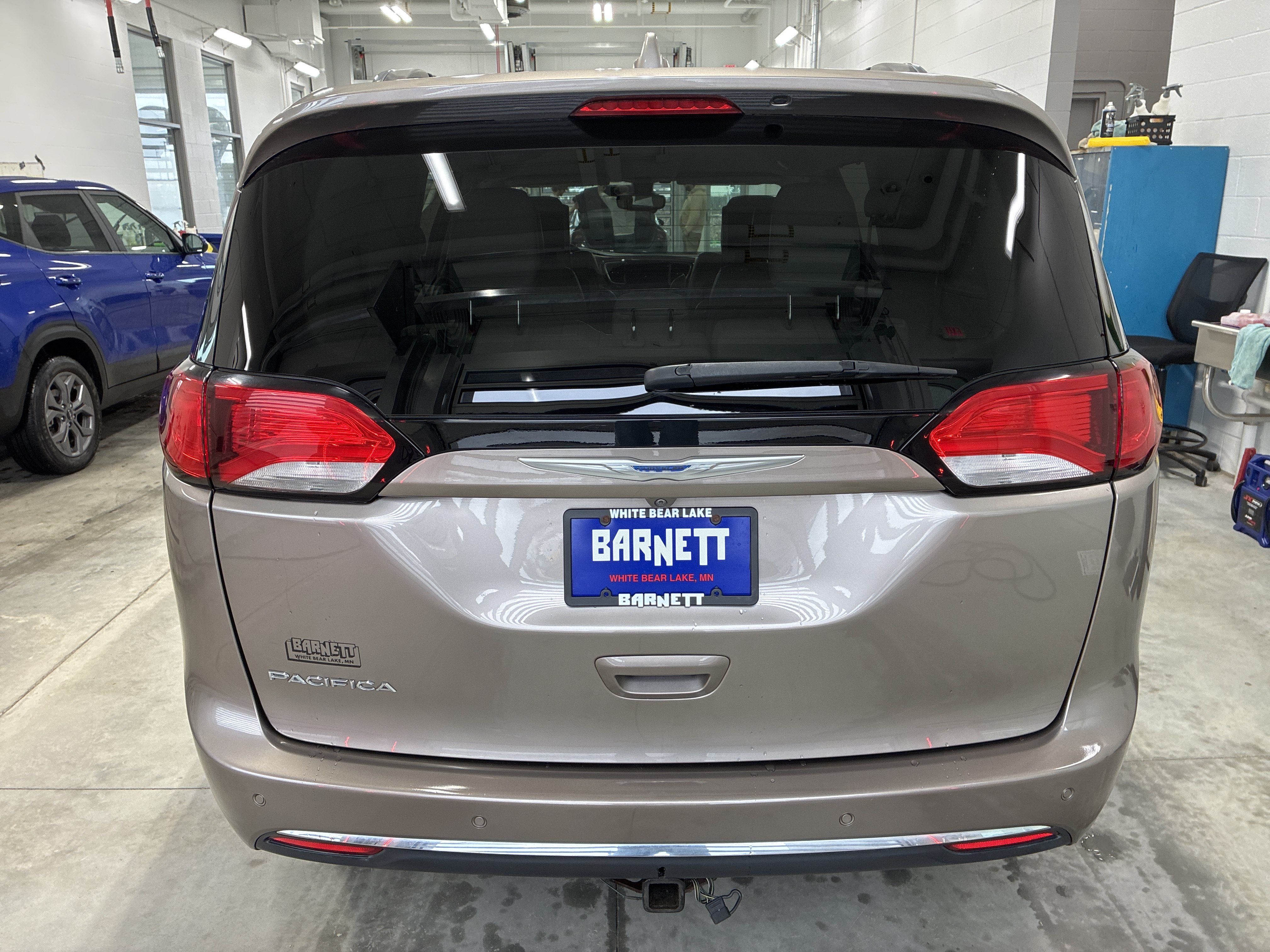 Used 2017 Chrysler Pacifica Touring-L Plus FWD image 9