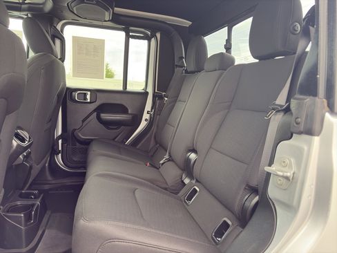 Certified 2022 Jeep Gladiator Sport image 28