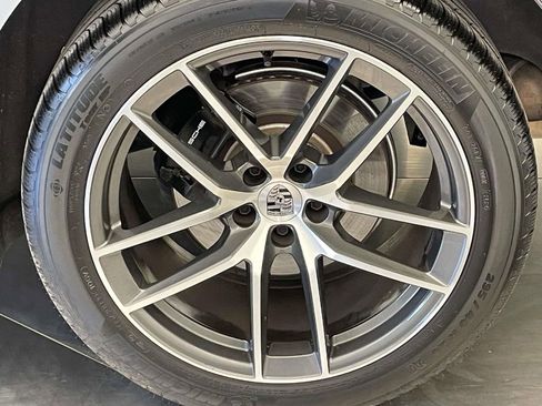 Used 2025 Porsche Macan image 12