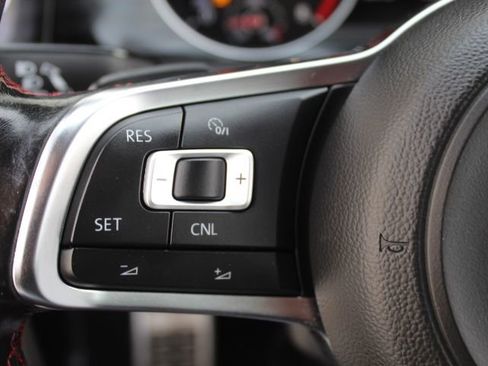 Used 2016 Volkswagen Golf S image 17