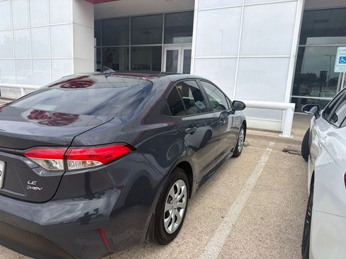 Used 2025 Toyota Corolla LE FWD image 3