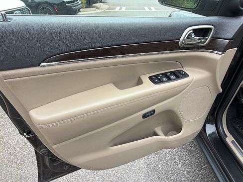 Used 2015 Jeep Grand Cherokee Limited w/ Luxury Group II AWD/4WD image 14