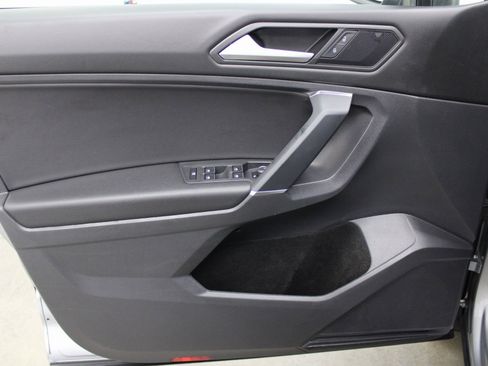 Used 2020 Volkswagen Tiguan SE R-Line image 12