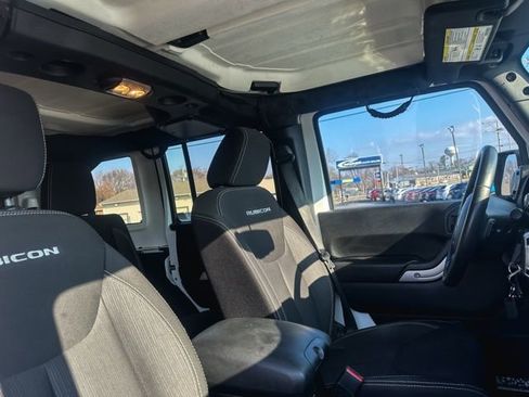 Used 2015 Jeep Wrangler Unlimited Rubicon image 23