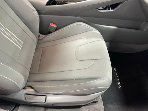 Used 2025 Hyundai Elantra SEL w/ Cargo Package image 57