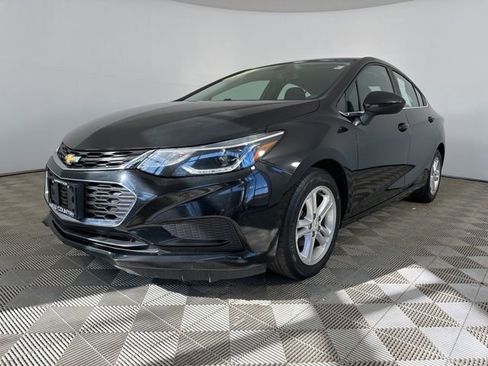 Used 2017 Chevrolet Cruze LT w/ Convenience Package FWD image 3