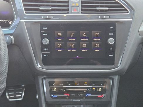Used 2024 Volkswagen Tiguan SE R-Line FWD image 22