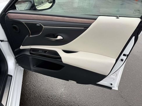 Used 2024 Lexus ES 300h Ultra Luxury image 17