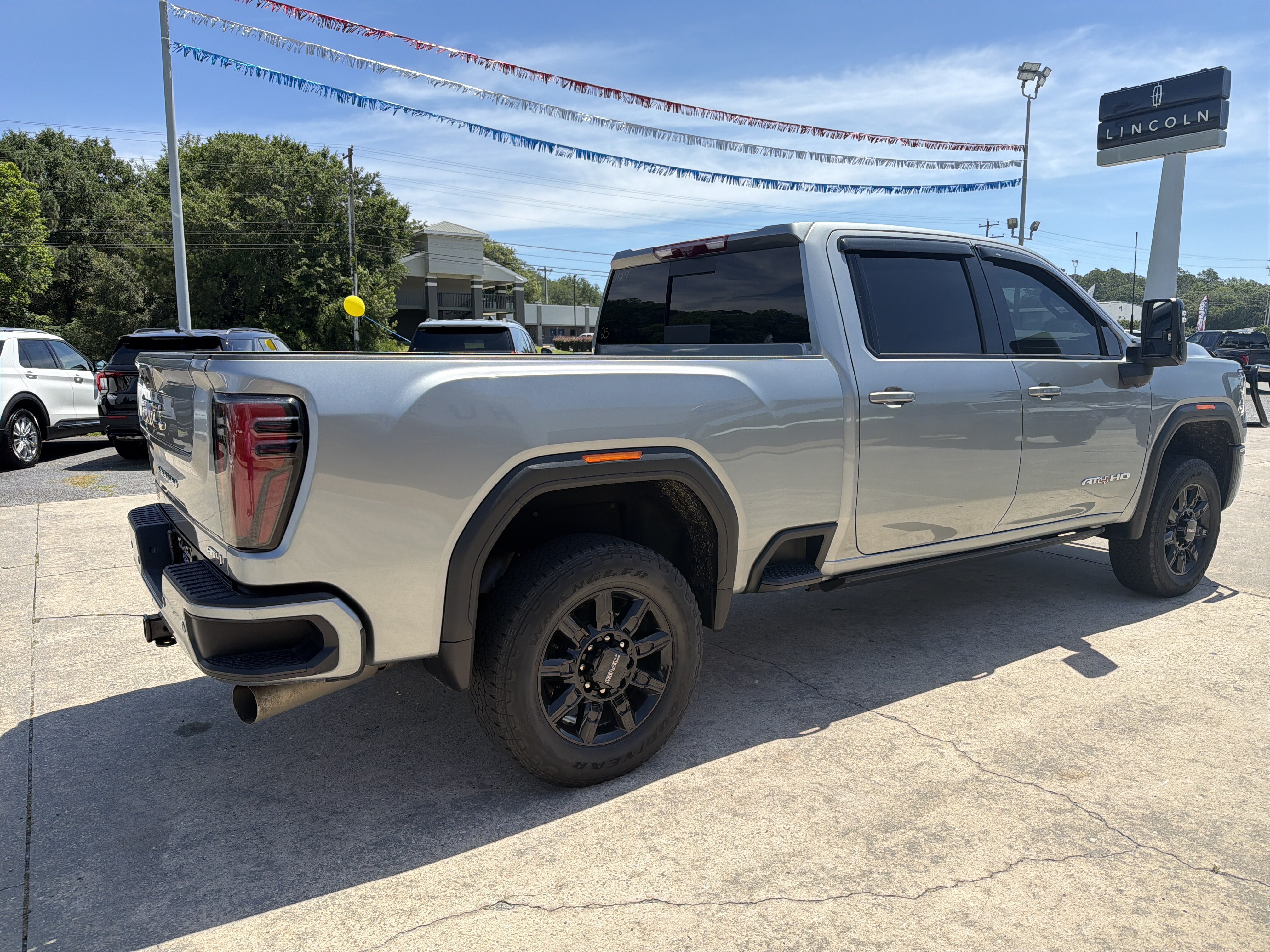 Used 2025 GMC Sierra 2500 AT4 w/ AT4 Premium Plus Package AWD/4WD image 6