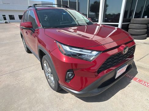 Used 2022 Toyota RAV4 XLE Premium FWD image 4