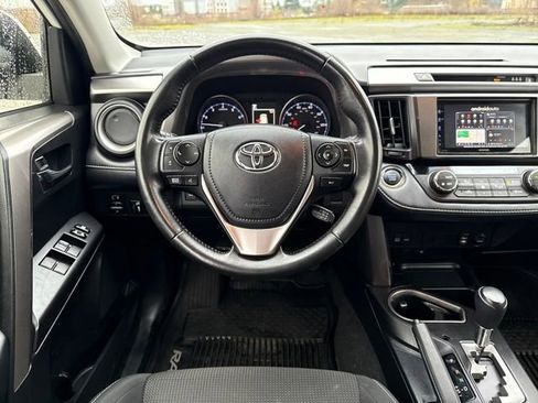 Used 2018 Toyota RAV4 XLE image 30