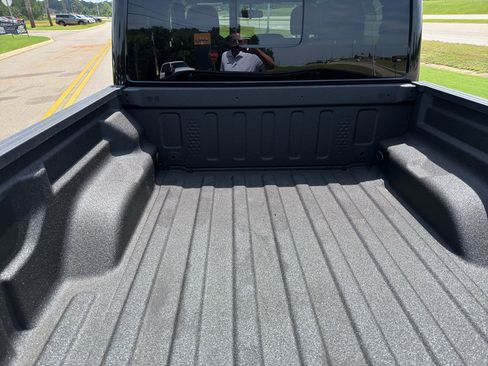 Used 2025 Jeep Gladiator Sport AWD/4WD image 7