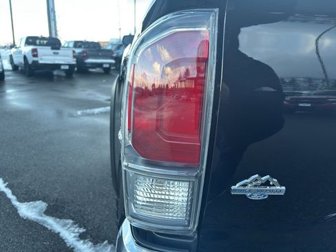 Used 2023 Toyota Tacoma TRD Off-Road image 9