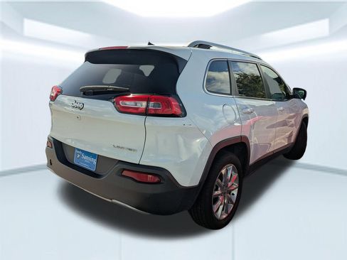 Used 2017 Jeep Cherokee Limited FWD image 3
