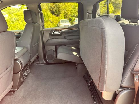 New 2025 GMC Sierra 1500 SLE image 9