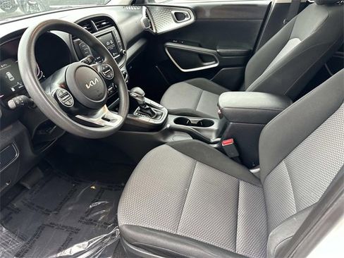 Certified 2023 Kia Soul LX image 13