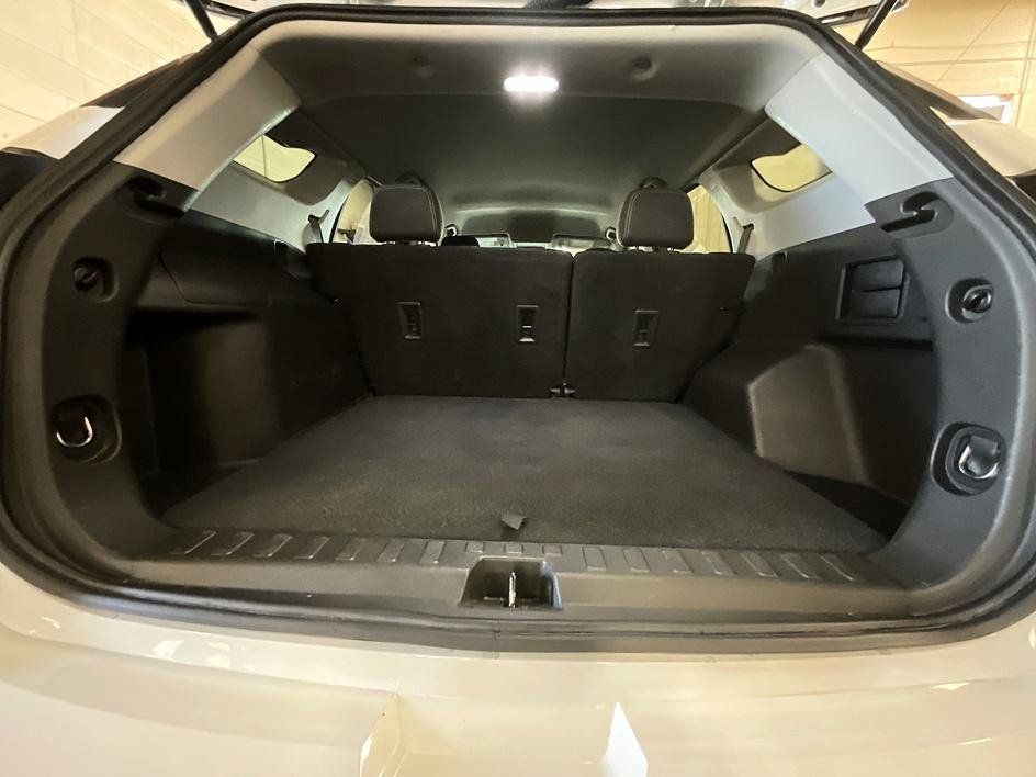 Used 2021 GMC Terrain SLE FWD image 16
