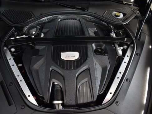 Used 2020 Porsche Panamera image 48