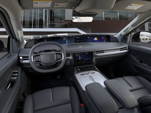 New 2026 Lincoln Navigator Premiere AWD/4WD image 9