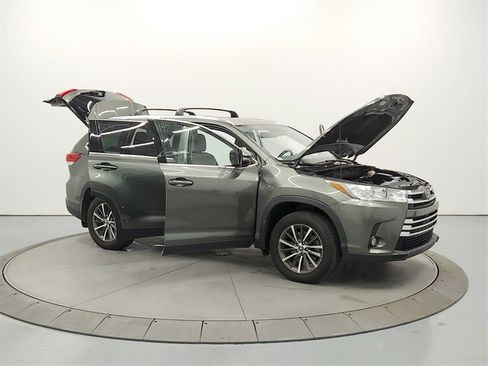 Used 2019 Toyota Highlander XLE image 10