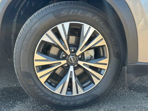 Used 2023 Nissan Rogue SV AWD/4WD image 6