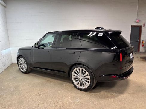 Used 2024 Land Rover Range Rover SE image 10