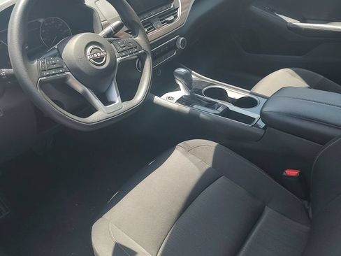 Used 2024 Nissan Altima 2.5 SV FWD image 6