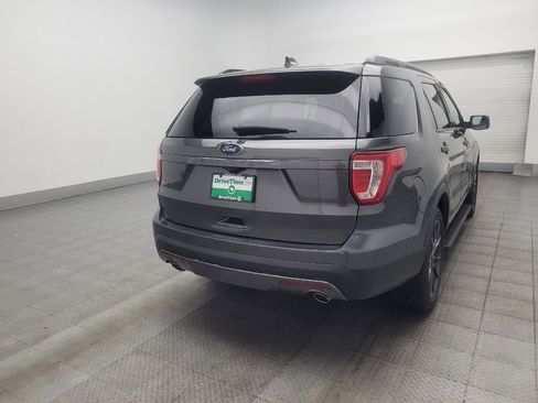 Used 2017 Ford Explorer XLT w/ Equipment Group 202A FWD image 9