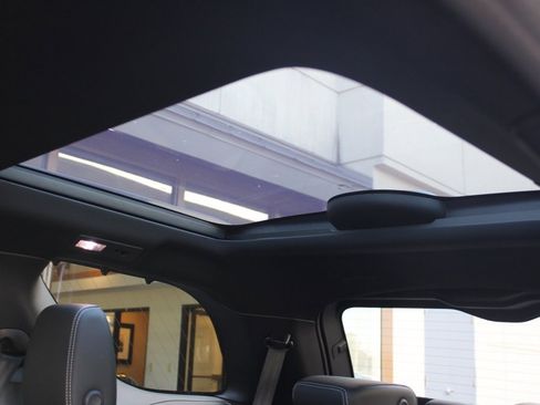 Certified 2025 Land Rover Discovery Dynamic SE image 42