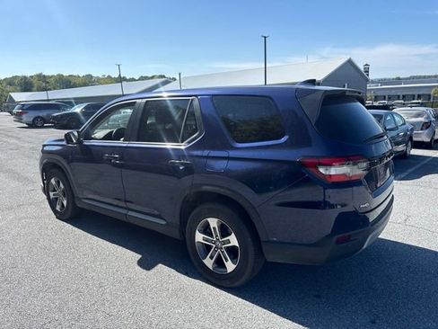 Used 2025 Honda Pilot EX-L image 8