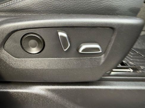 Used 2022 GMC Yukon XL Denali image 25