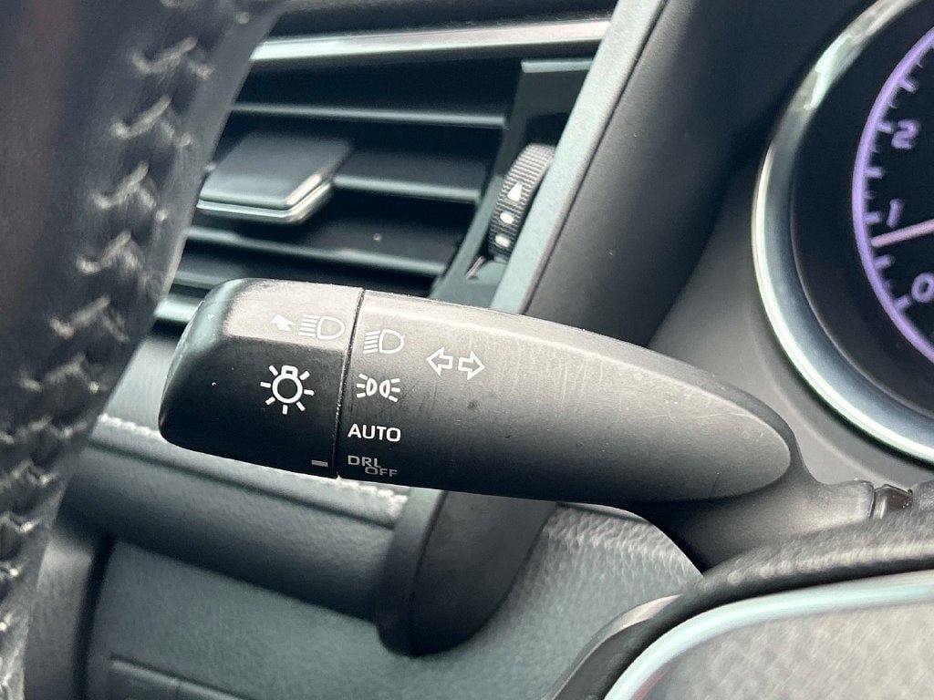 Used 2019 Toyota Camry SE FWD image 28