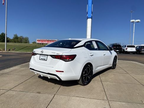Used 2024 Nissan Sentra SV FWD image 11