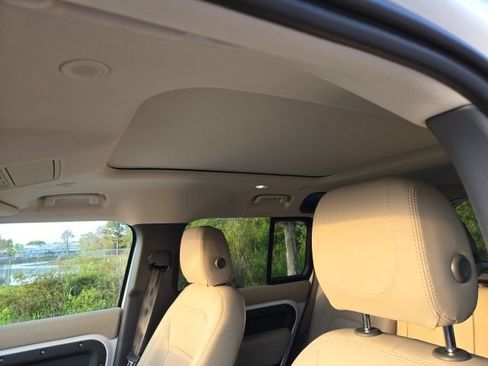 Used 2022 Land Rover Defender 110 SE image 15