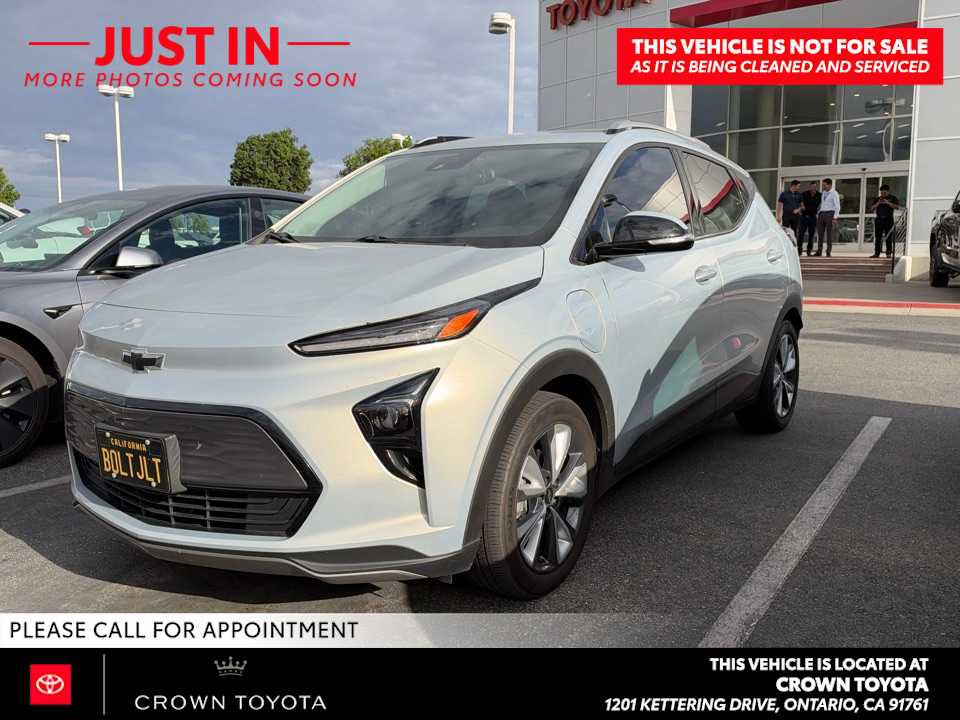 Used 2022 Chevrolet Bolt EUV LT w/ Convenience Package FWD image 1