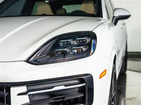 Certified 2025 Porsche Cayenne Coupe AWD/4WD image 11