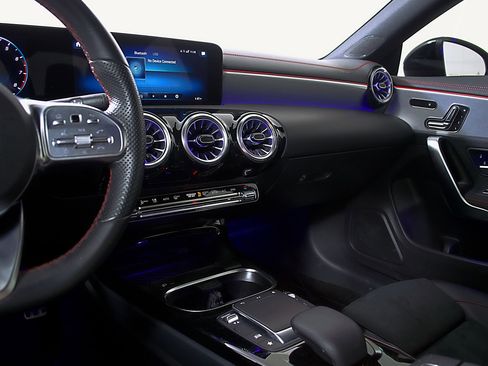 Used 2022 Mercedes-Benz CLA 250 image 27