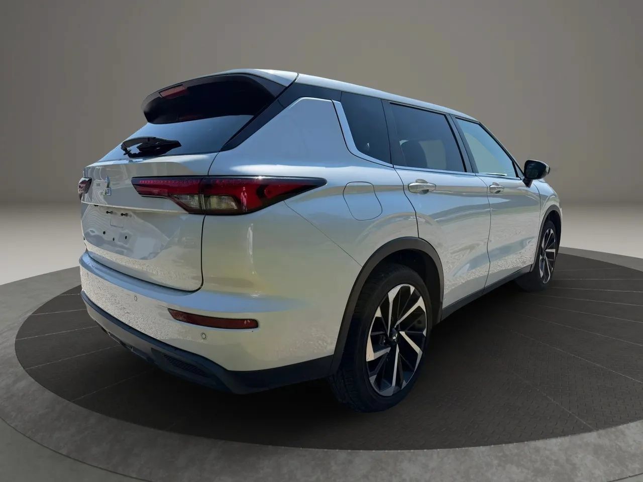 Used 2022 Mitsubishi Outlander ES FWD image 5